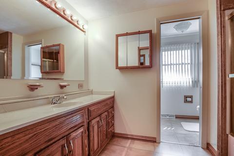 421 Northgate Rd, Lindenhurst, IL 60046 photo 13