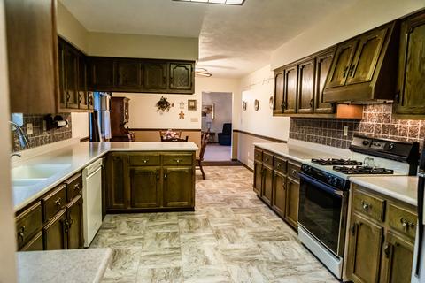 208 Scott Dr, Dwight, IL 60420 photo 2