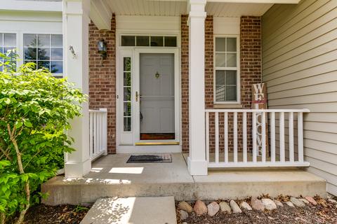 446 Mockingbird Ct, Lindenhurst, IL 60046 photo 2