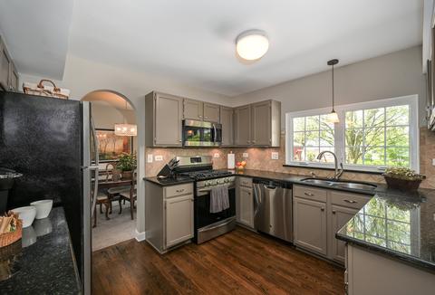 511 Bourbon Ln, Naperville, IL 60565 photo 9