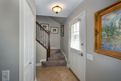 511 Bourbon Ln, Naperville, IL 60565 photo 3