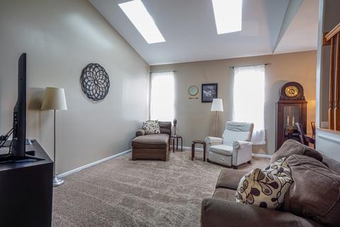 32509 Millstone Cir, Lakemoor, IL 60051 photo 2