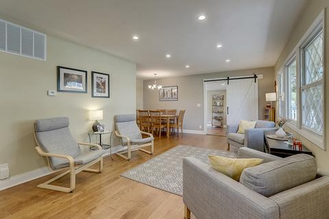 950 S Warrington Rd, Des Plaines, IL 60016 photo 2