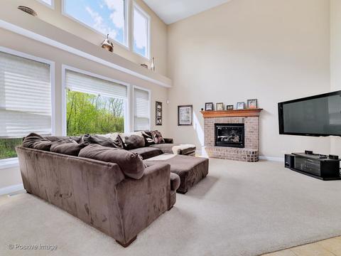 1464 Pleasant Dr, Bartlett, IL 60103 photo 3