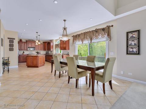 1464 Pleasant Dr, Bartlett, IL 60103 photo 5