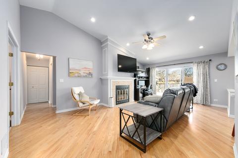 720 W Paddock Dr, Wheeling, IL 60090 photo 3