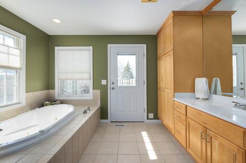 720 W Paddock Dr, Wheeling, IL 60090 photo 11