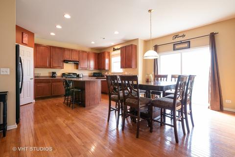 321 Monument Rd, Elgin, IL 60124 photo 5