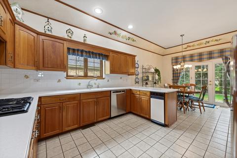 36 Pine Tree Ln, Burr Ridge, IL 60527 photo 10