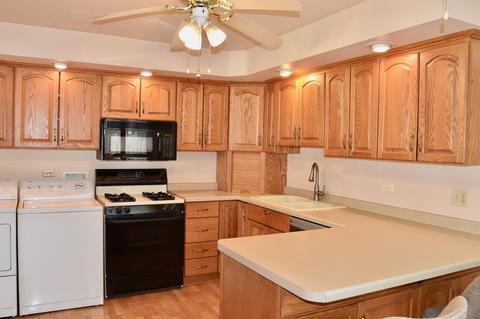 7013 Circle Ct, Bridgeview, IL 60455 photo 3