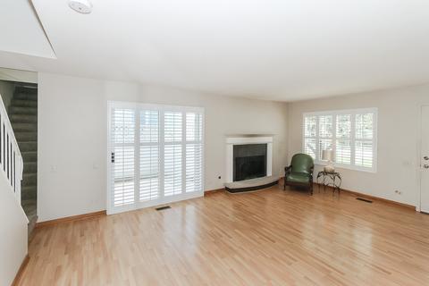 383 Gregory St, Aurora, IL 60504 photo 3