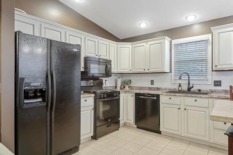 2761 Arrowhead Dr, Bloomington, IL 61704 photo 7