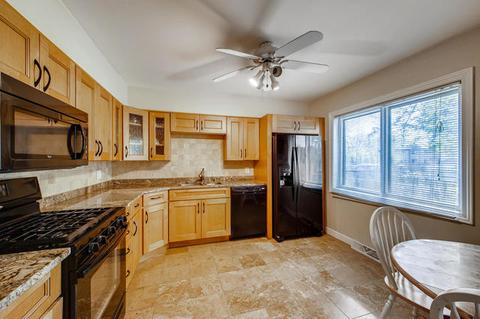 623 Maple Ct, Mount Prospect, IL 60056 photo 2