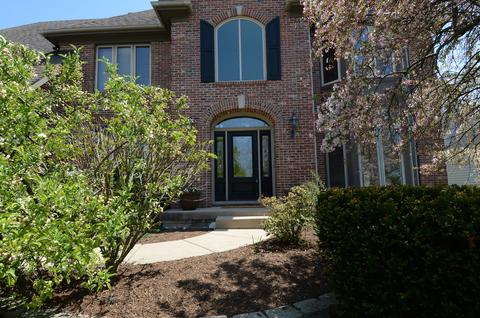 1741 Eagle Brook Dr, Geneva, IL 60134 photo 2