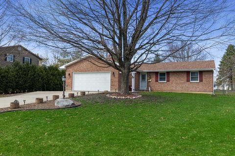 623 Gaslight Dr, Algonquin, IL 60102 photo 1