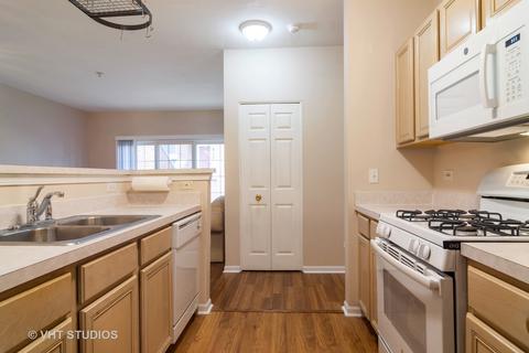 700 Mill Cir #103, Wheeling, IL 60090 photo 4