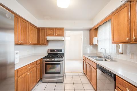 7831 W 80th St, Bridgeview, IL 60455 photo 7