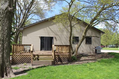 430 E 2nd St, Gilman, IL 60938 photo 2