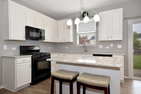 2802 Lundquist Dr, Aurora, IL 60503 photo 4