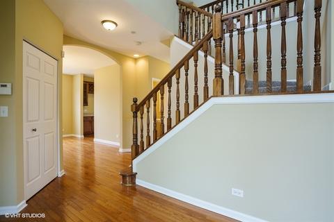 2089 Cabrillo Ln, Hoffman Estates, IL 60192 photo 2