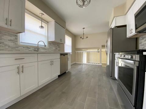 7800 W 80th Pl, Bridgeview, IL 60455 photo 9