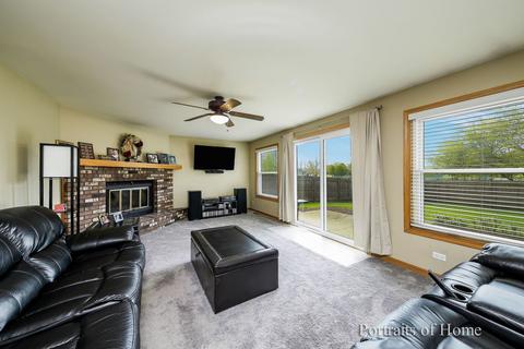 590 Alice Pl, Elgin, IL 60123 photo 10