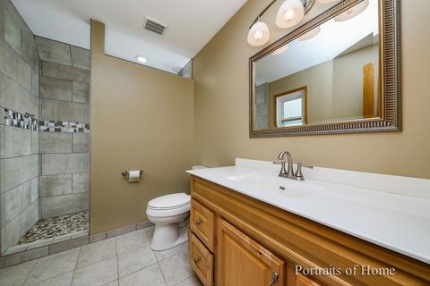 590 Alice Pl, Elgin, IL 60123 photo 14