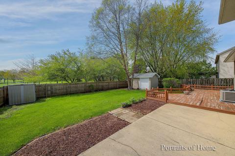 590 Alice Pl, Elgin, IL 60123 photo 3