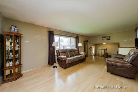 590 Alice Pl, Elgin, IL 60123 photo 4