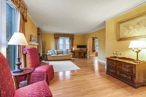 944 Duncan Ave, Elgin, IL 60120 photo 2