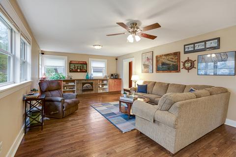 944 Duncan Ave, Elgin, IL 60120 photo 5