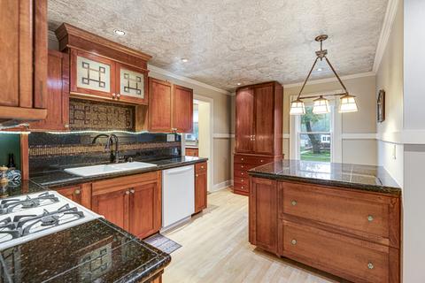 944 Duncan Ave, Elgin, IL 60120 photo 3