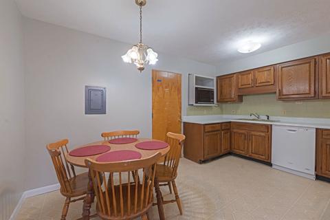 17 Norwood Dr, Normal, IL 61761 photo 9