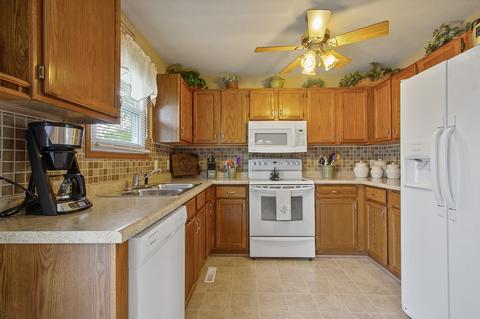 2203 Timber View Dr, Bloomington, IL 61701 photo 9