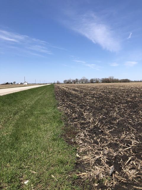5585 E Stonewall Rd, Gardner, IL 60424 photo 1