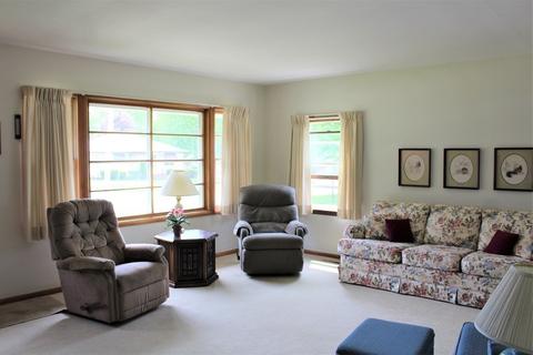 403 S Jackson St, Morrison, IL 61270 photo 4
