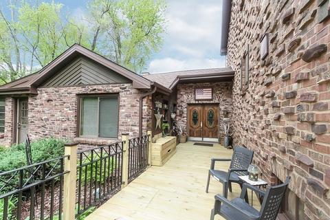 122 Hickory Rd, Oakwood Hills, IL 60013 photo 2
