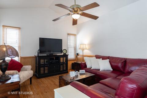 1315 Northgate Dr, Bartlett, IL 60103 photo 2