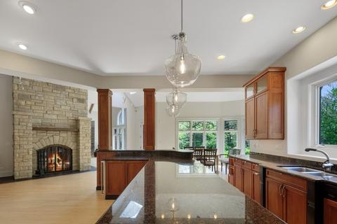 548 Ridgemoor Dr, Willowbrook, IL 60527 photo 10