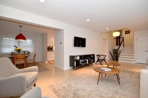 804 S Saylor Ave, Elmhurst, IL 60126 photo 3