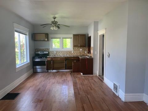 147 Trask St, Aurora, IL 60505 photo 3