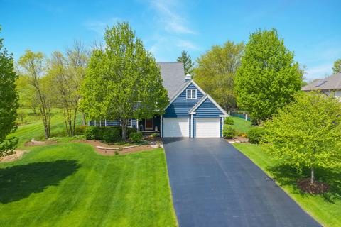 718 Braintree Ln, Bartlett, IL 60103 photo 2