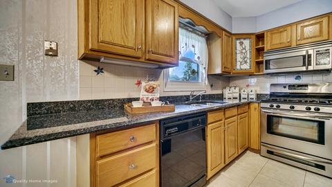 861 Deborah Ave, Elgin, IL 60123 photo 8