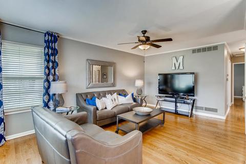 419 S Beverly St, Wheaton, IL 60187 photo 2