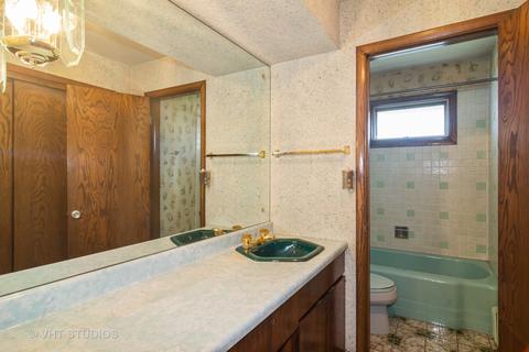 1499 Phoenix Dr, Des Plaines, IL 60018 photo 10