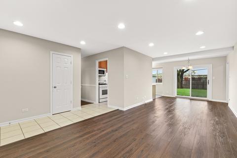 1915 Pierce Rd, Hoffman Estates, IL 60169 photo 4