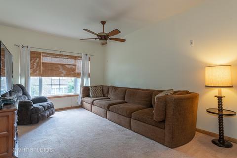 637 E Willow St, Elburn, IL 60119 photo 4