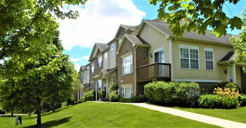 637 E Willow St, Elburn, IL 60119 photo 2
