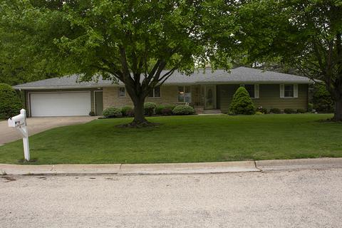 1016 Hilltop Dr, Morrison, IL 61270 photo 1