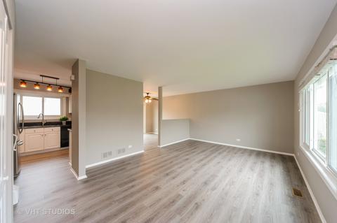 467 Stone Pl, Wheeling, IL 60090 photo 2